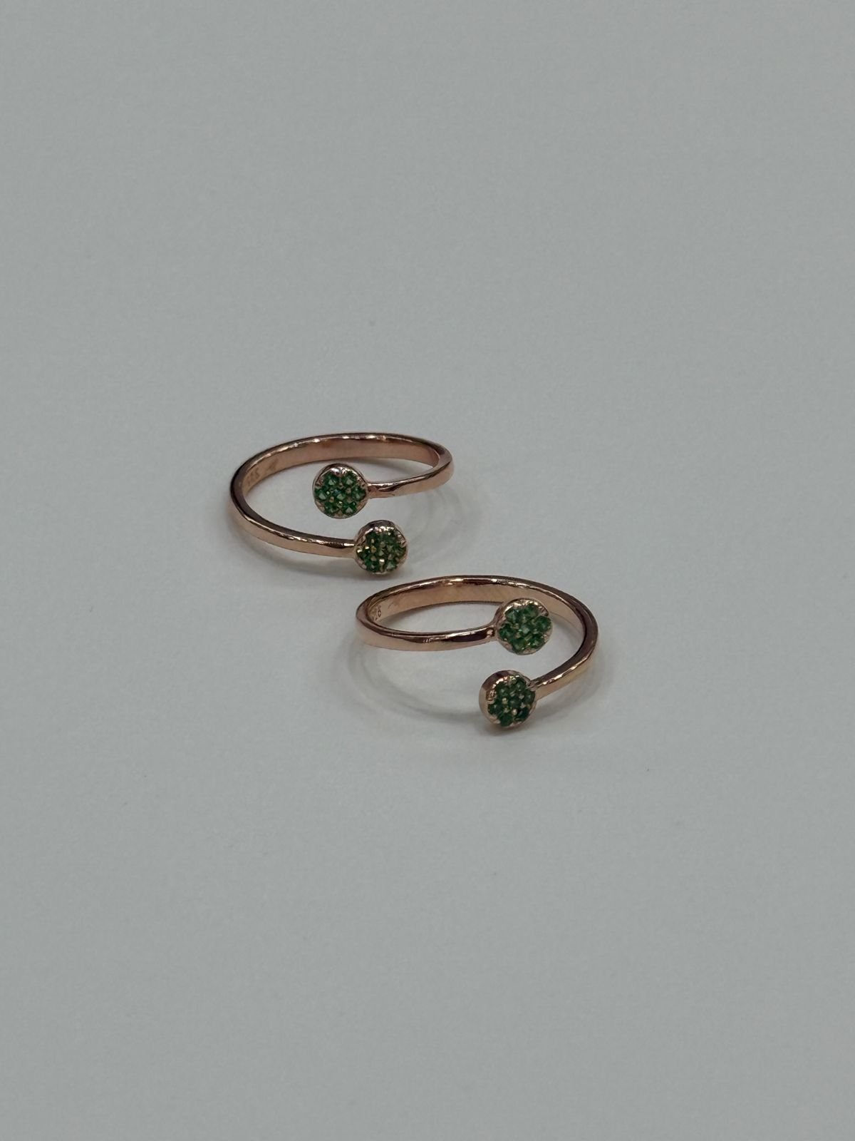 92.5 Silver Rose Gold Carat Round Cut Green Stone Toe Ring 